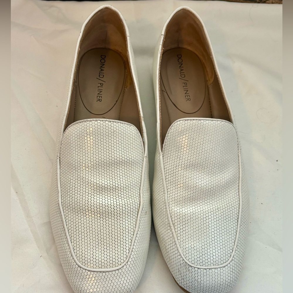 Donald J Pliner Cream/White Leather Loafers